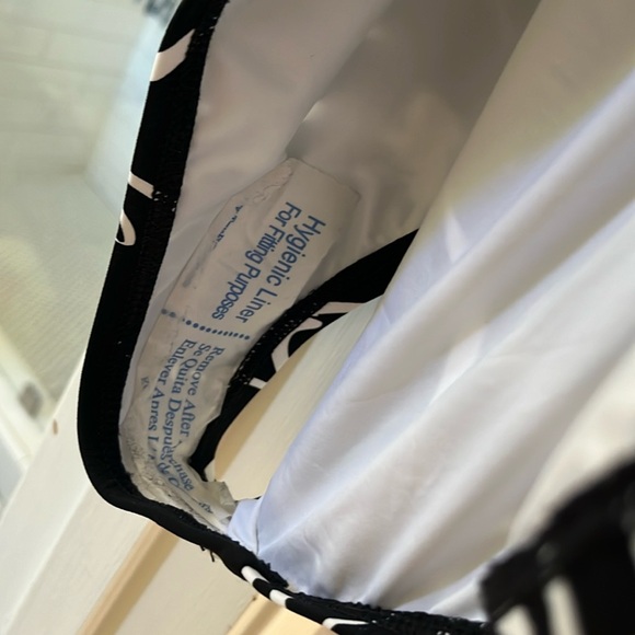 NWT La Blanca Moonlight Crossback One PieceChic Black and White Swimsuit Size 12 - Picture 8 of 9